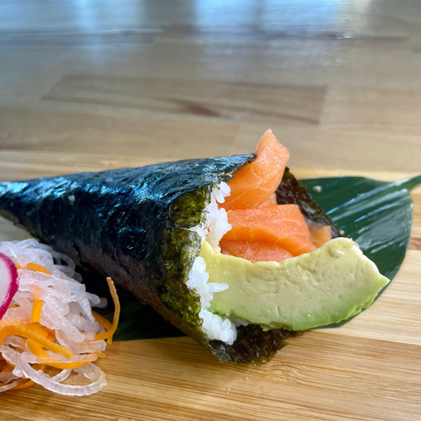 Temaki Salmón con Aguacate